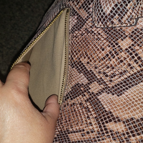 G.I.L.I Snake Printed Leather Bag - Picture 4 of 17